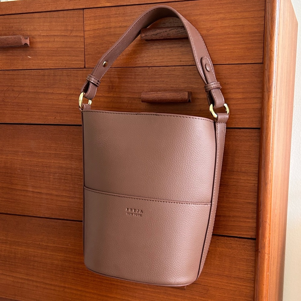 Freja Bucket Bag Pecan